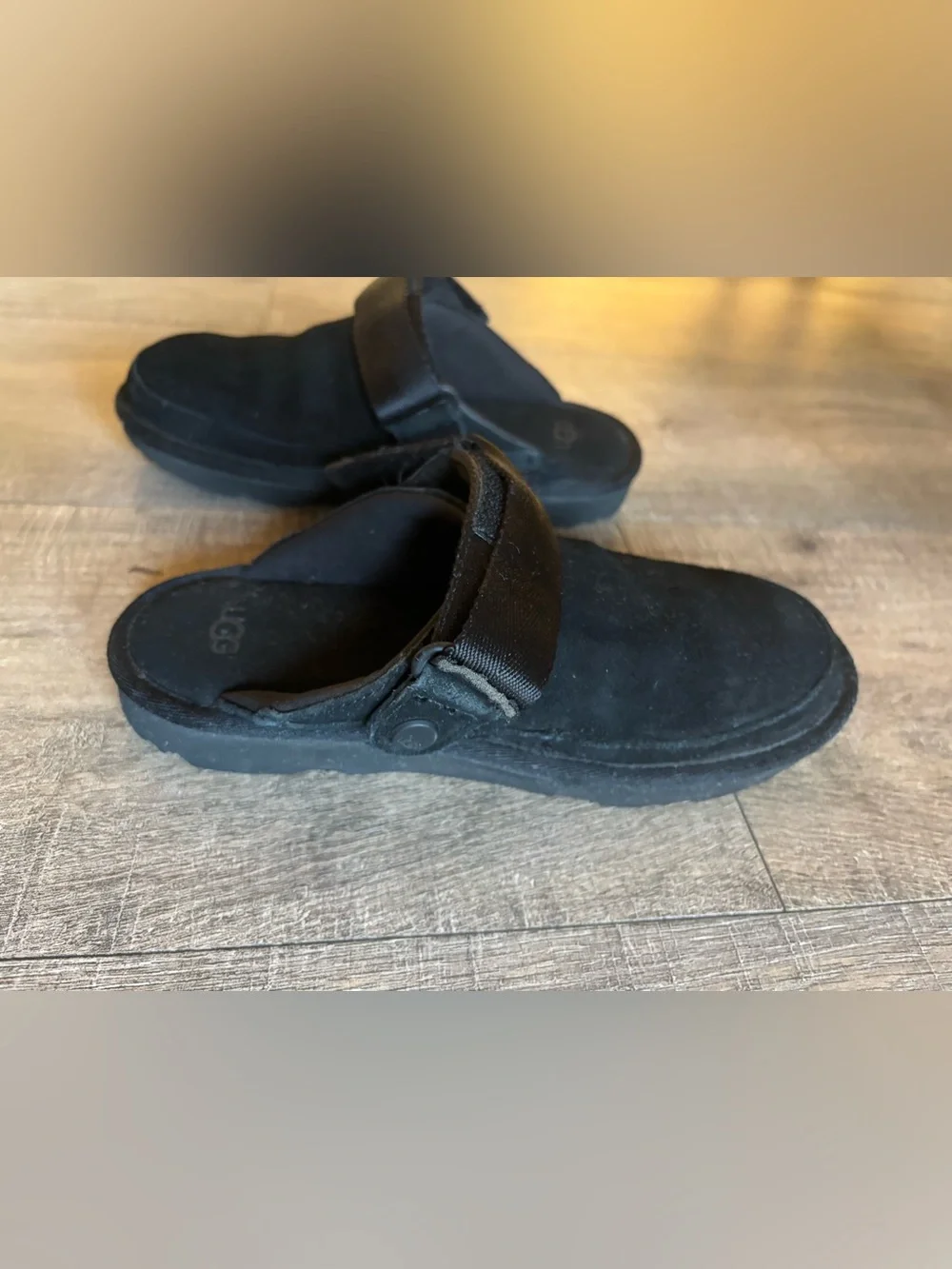 UGG goldenstar girl’s size 2 black slip on clog slippers with swivel heal strap